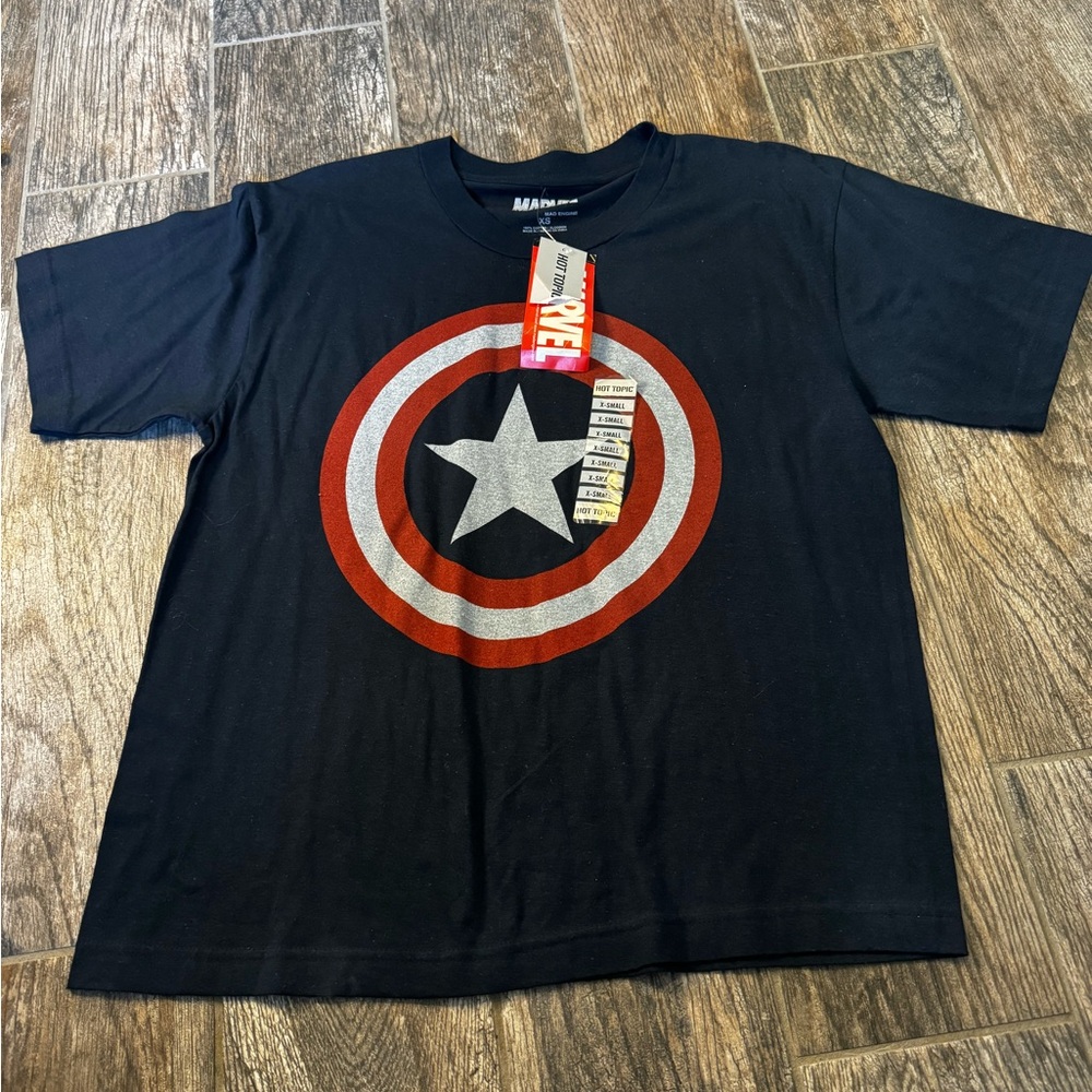 Hot Topic Marvel tshirt